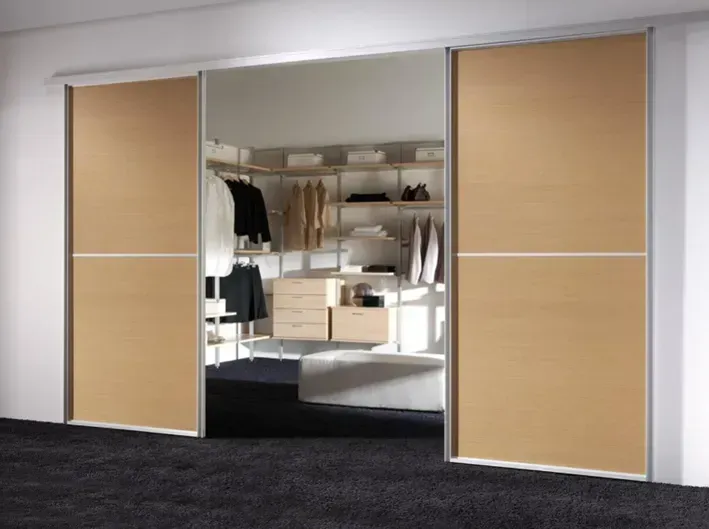 Puertas correderas de armario con panel central