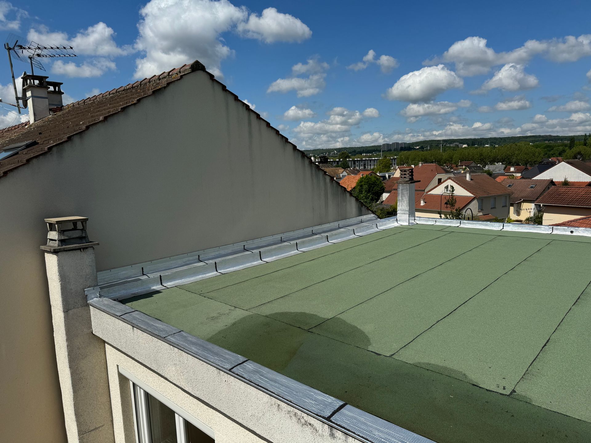 Étanchéité d'une toiture d'extension de maison