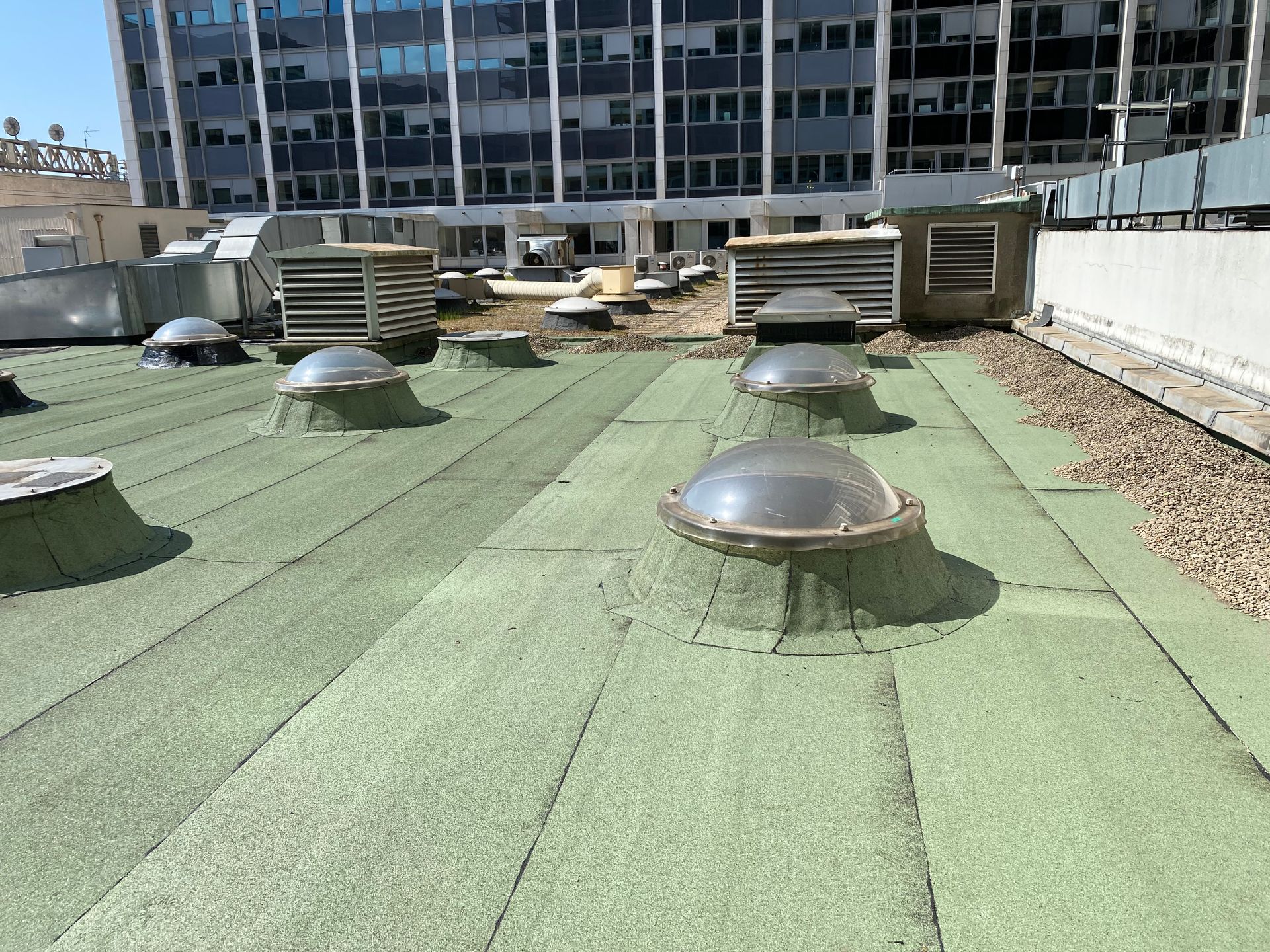 Étanchéité en bitume coloré