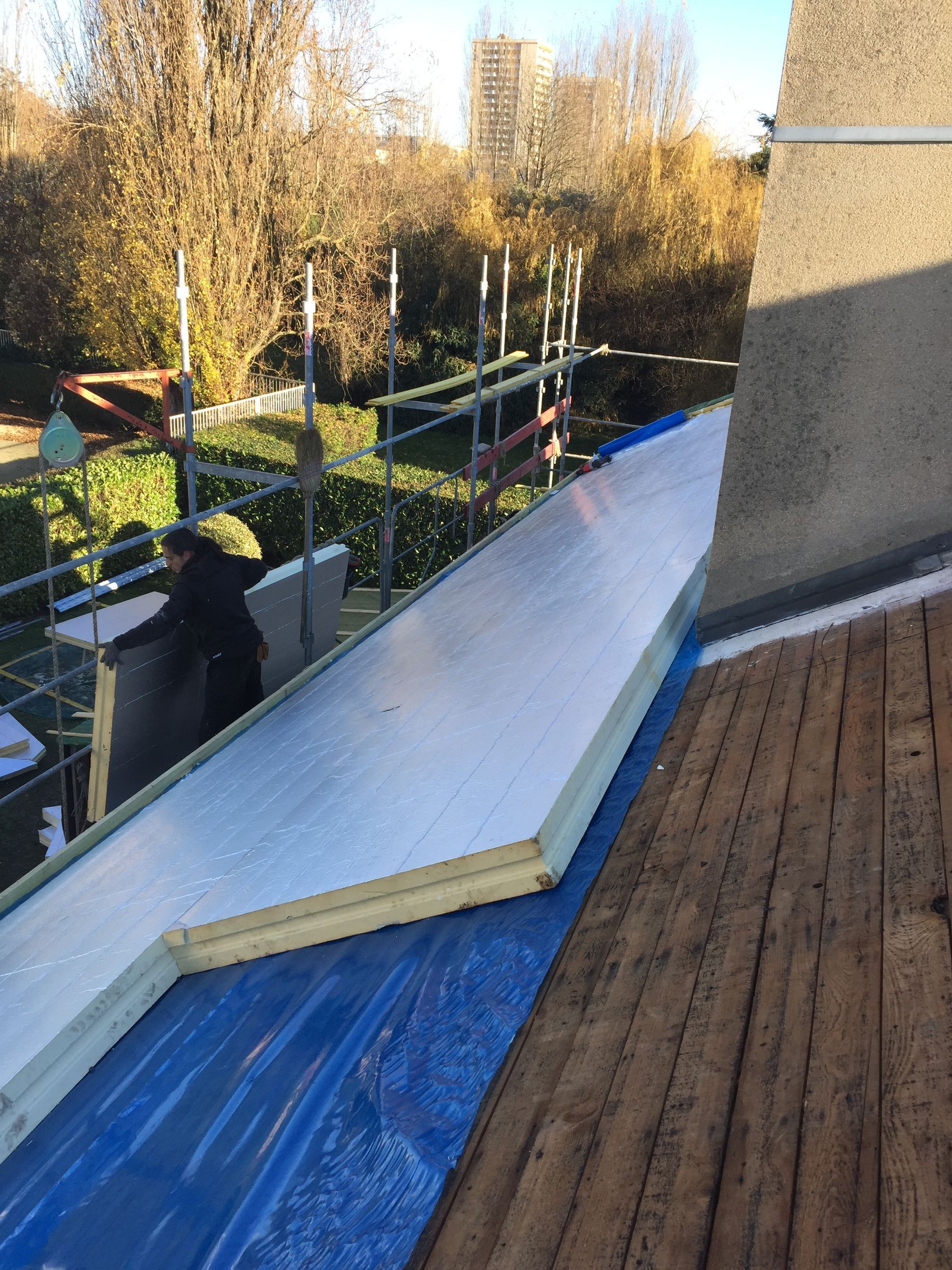 Toiture en cours d'isolation