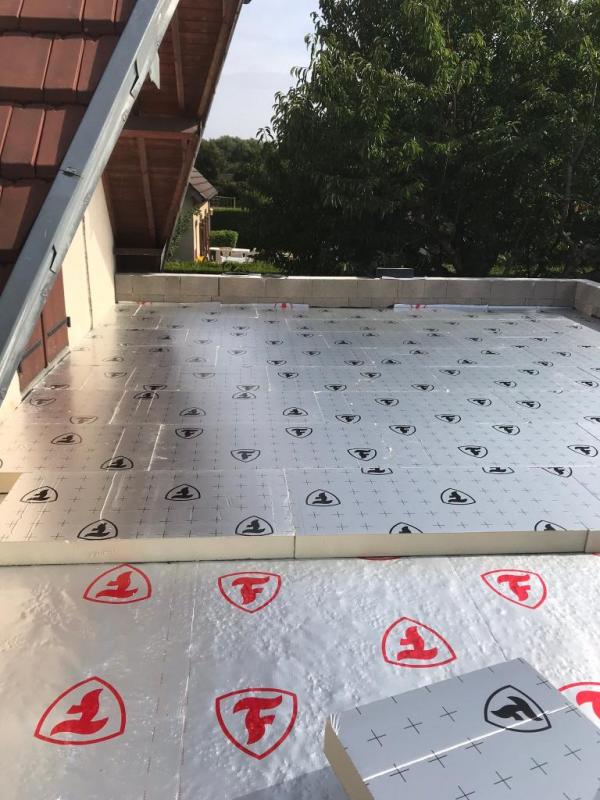 Pose d'une étanchéité de toit près d'Igny