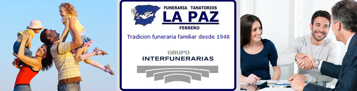 Un grupo de personas sentadas alrededor de una mesa con un cartel que dice la paz