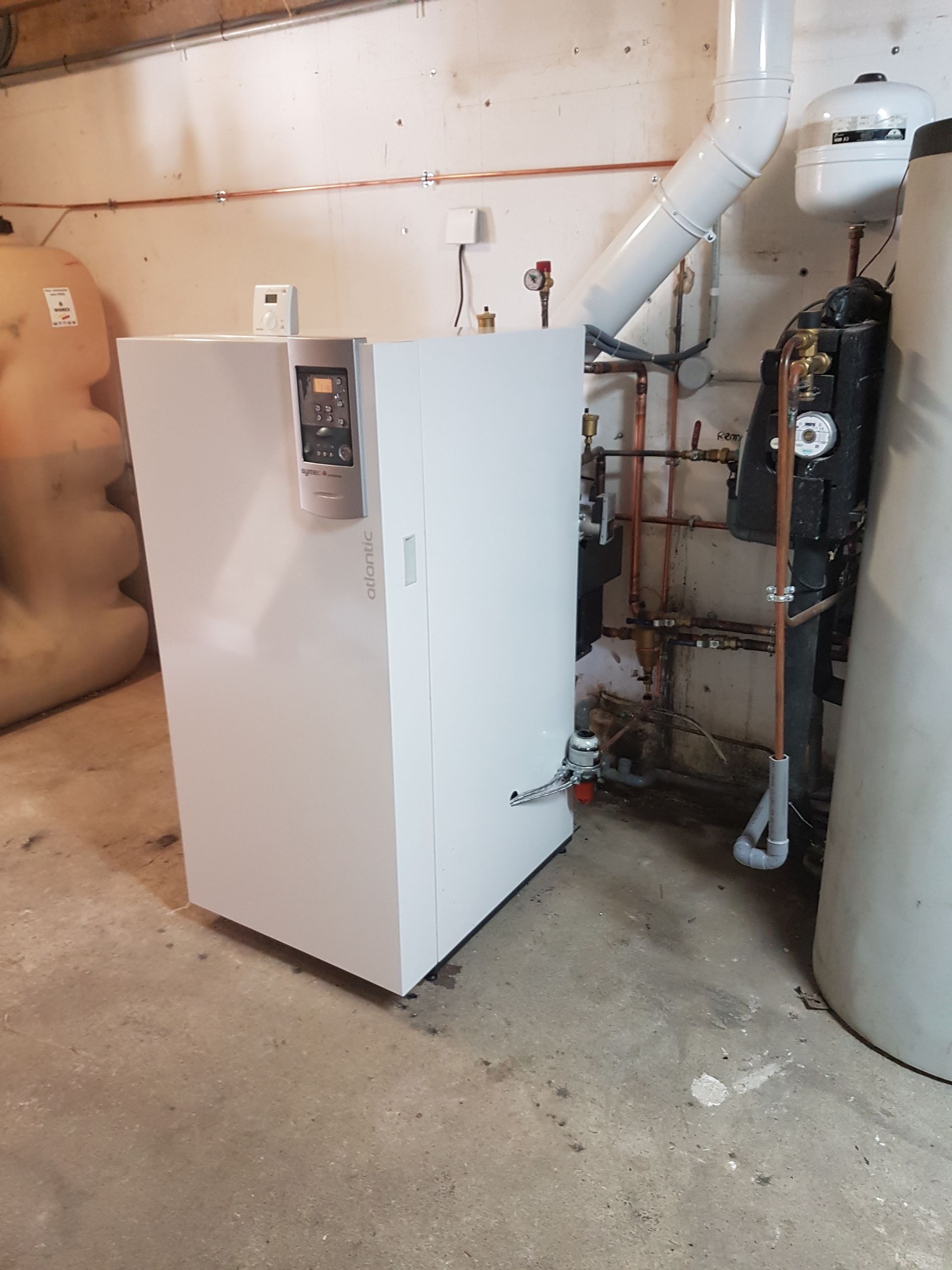 Chaudière gaz blanche et canalisations cuivre