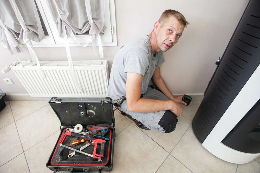 Chauffagiste et poêle à granulés