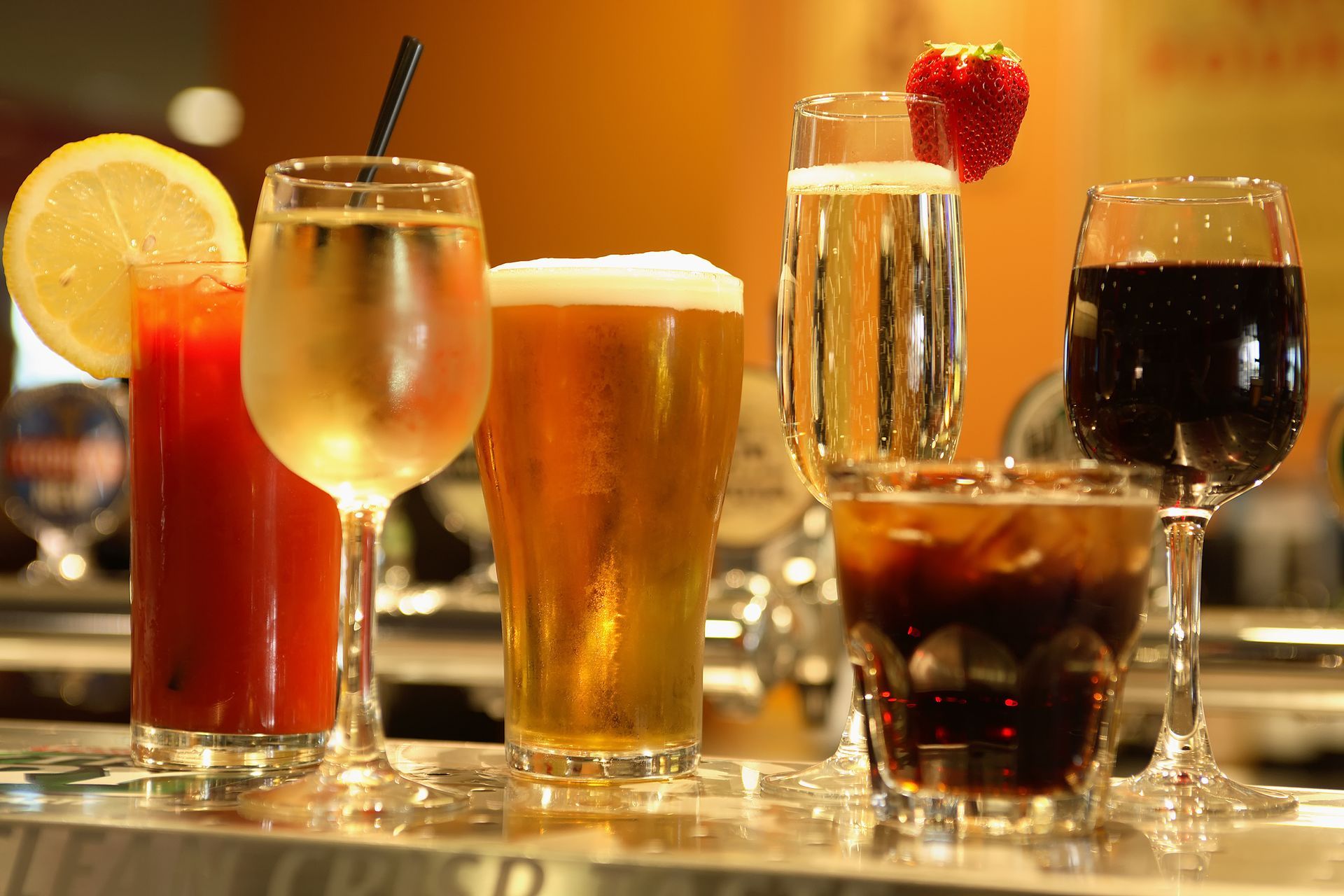 Des verres d'alcool