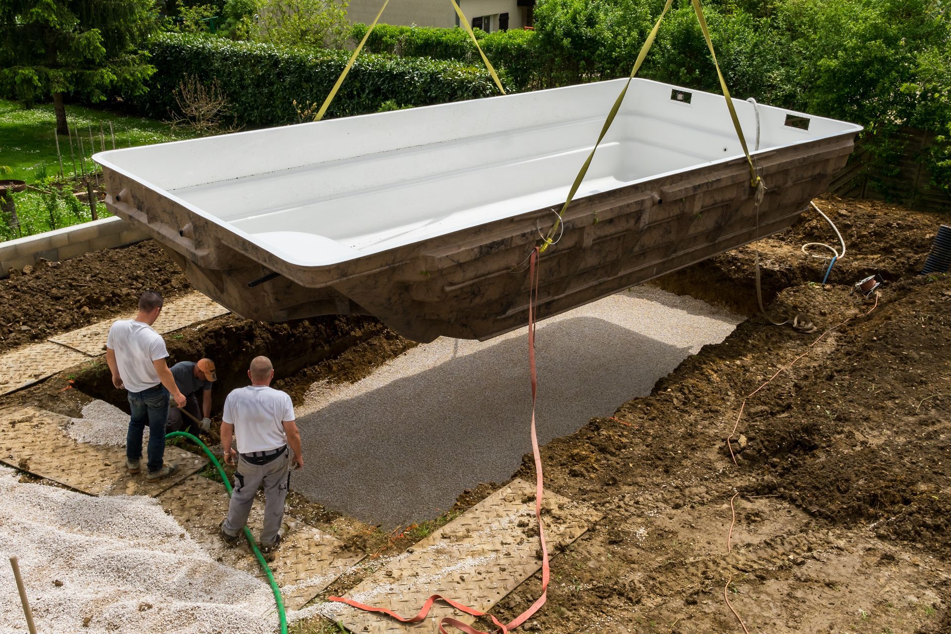 Pose d'une piscine à coque
