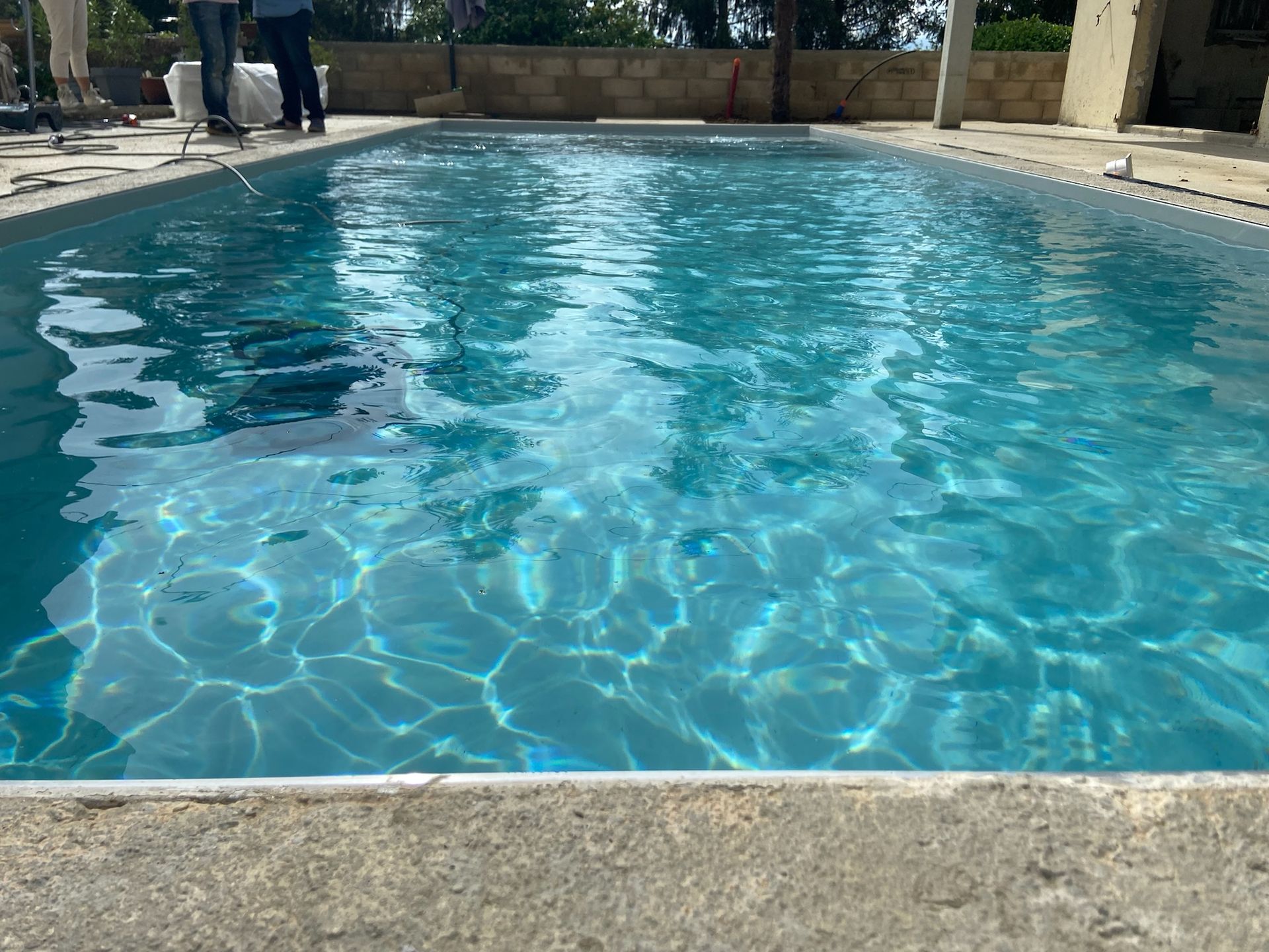 Une piscine avec un robot 