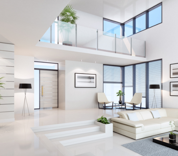 Un salon avec un canapé blanc et des chaises