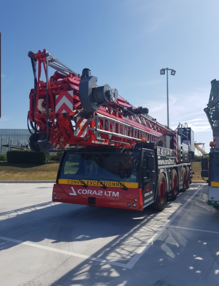 Camion grue repliée