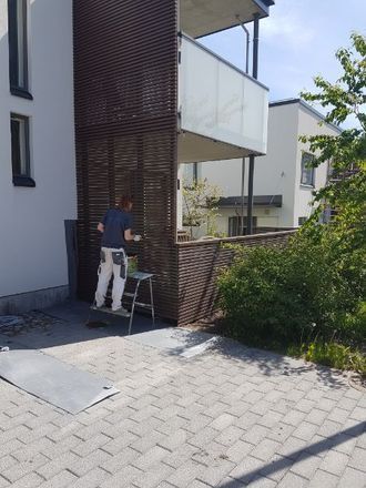 Aitauksen maalasta ammattitaidolla.