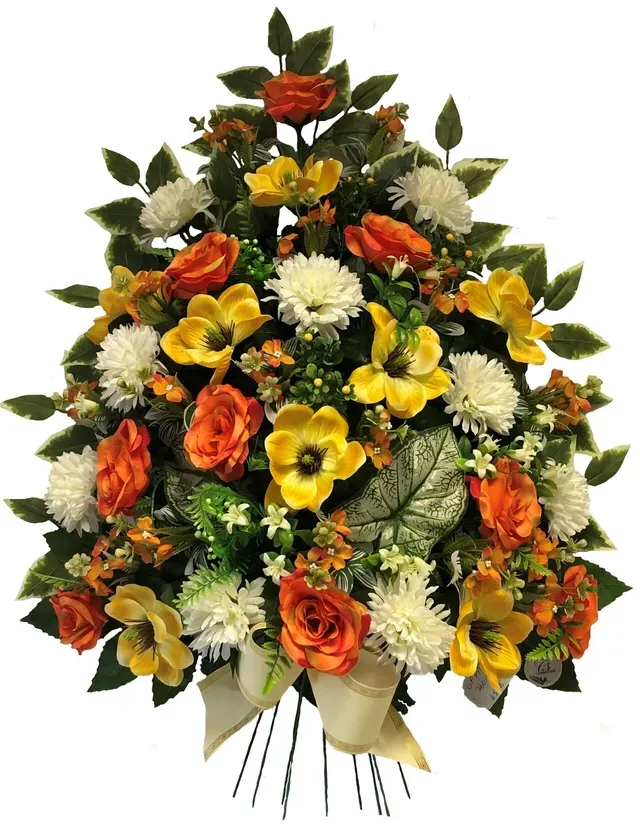 Gerbe piquée avec des roses et anémone