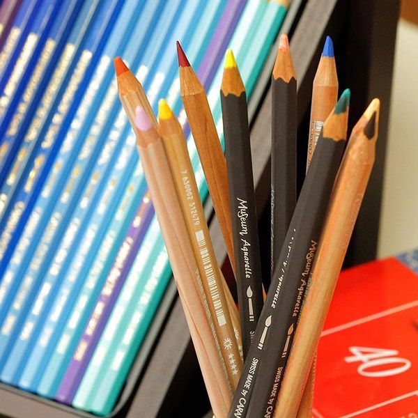 Lot de crayons de couleurs