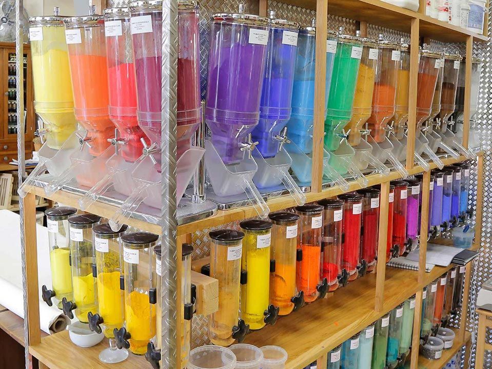 Rayonnage de pigments de couleurs
