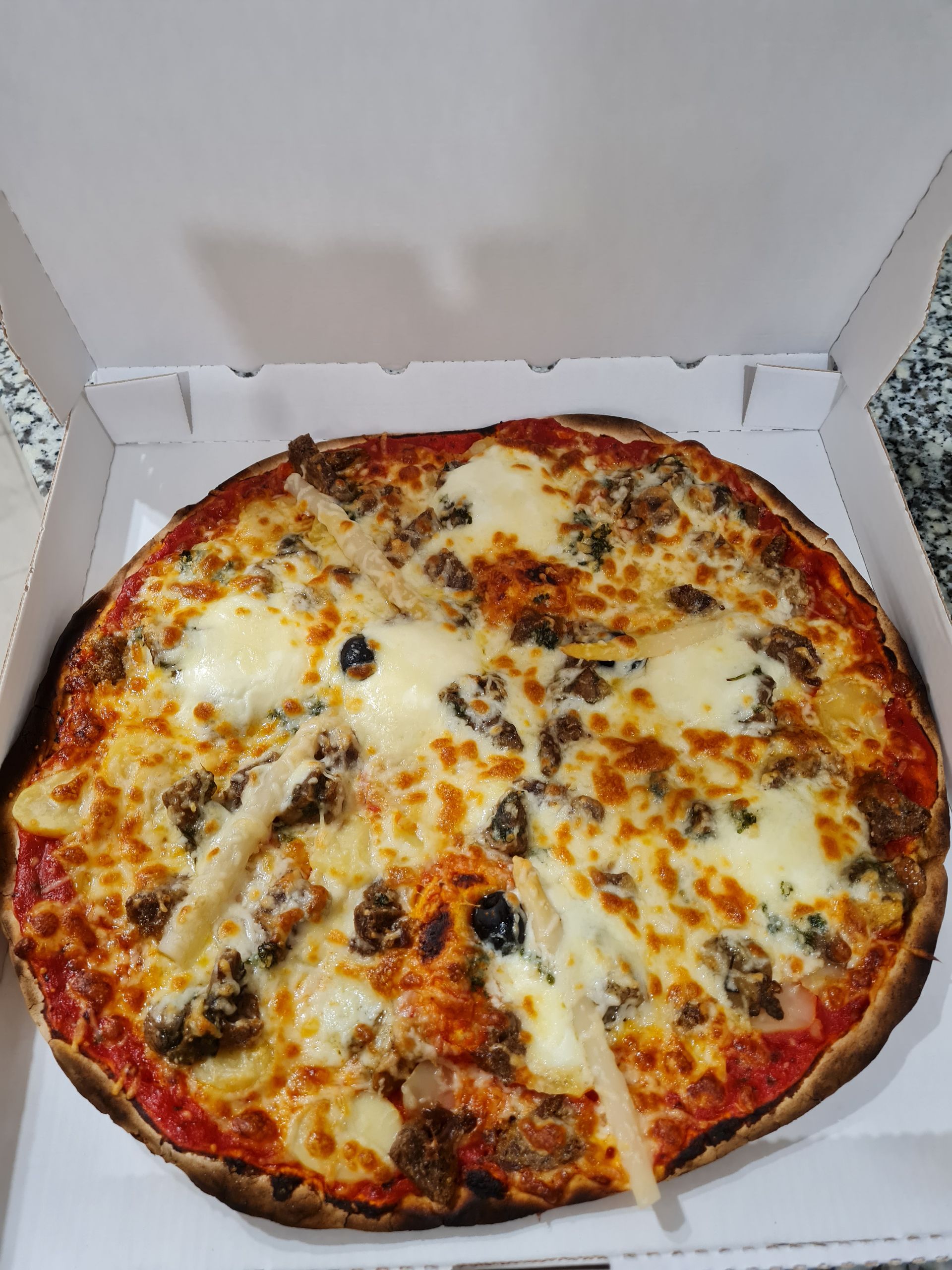 Olives viandes et tomates