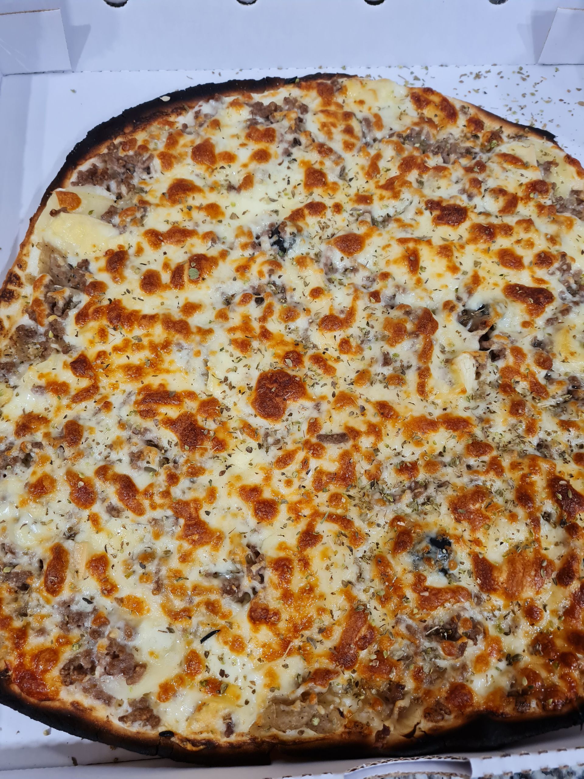 Pizza jambon de pays et basilic