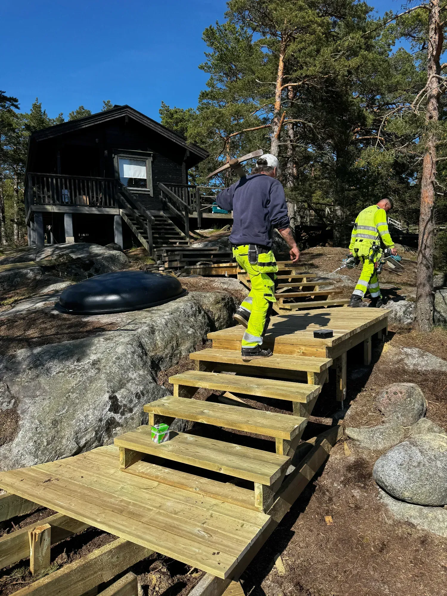 Vankka ja pitkäikäinen rakennusratkaisu toteutettuna saariston asiantuntijan toimesta.