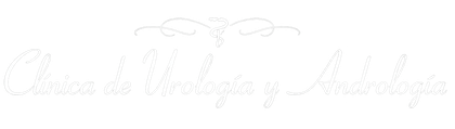 Texto blanco sobre fondo negro que dice: "Clínica de Urología y Andrología" con un pergamino decorativo encima del texto.