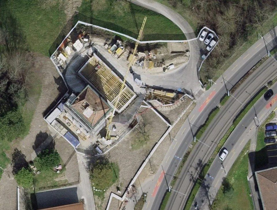 Une vue aérienne d'un bâtiment en construction