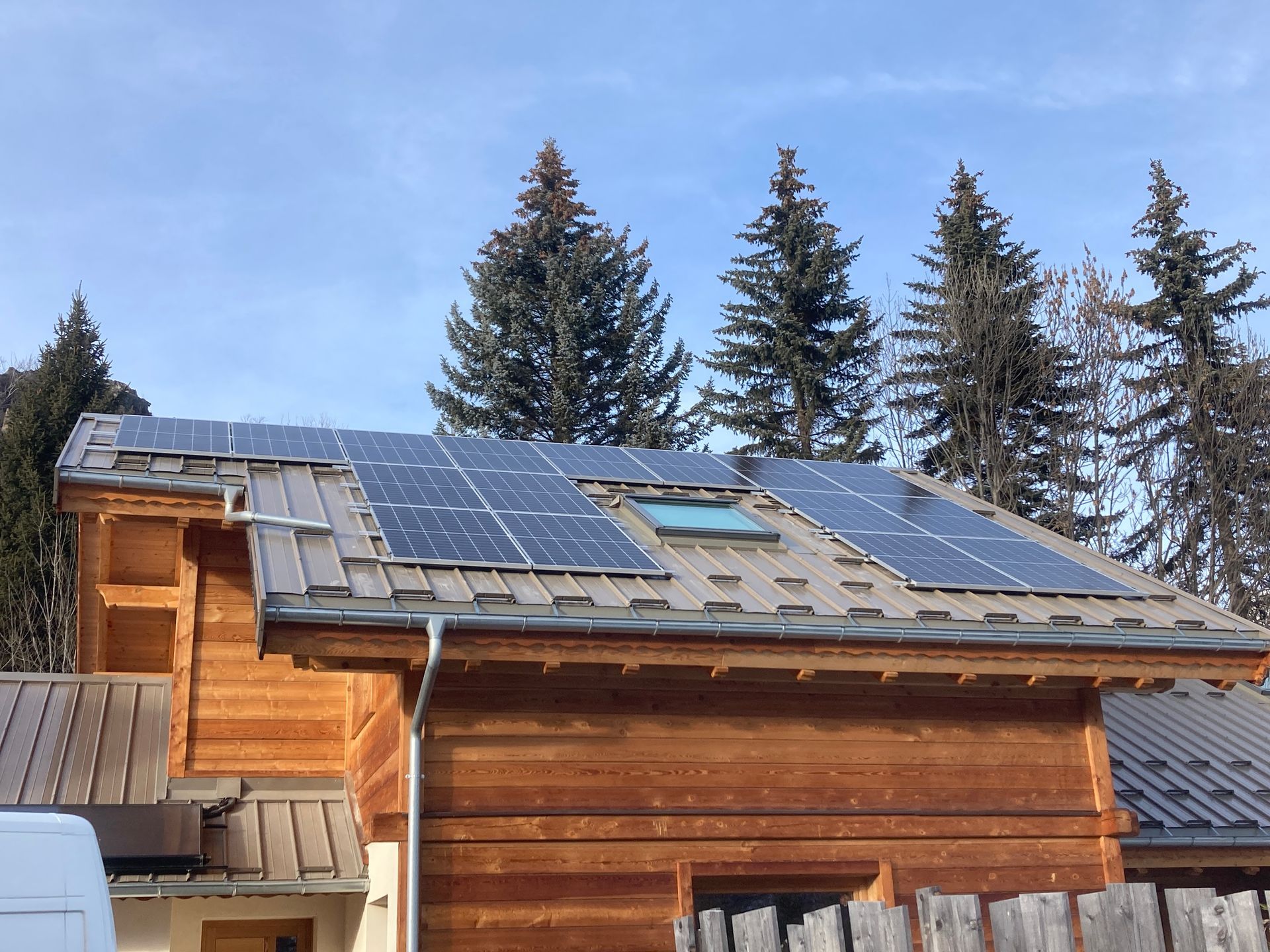 Panneaux solaires sur un chalet