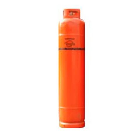 Un gran cilindro de gas naranja sobre un fondo blanco.