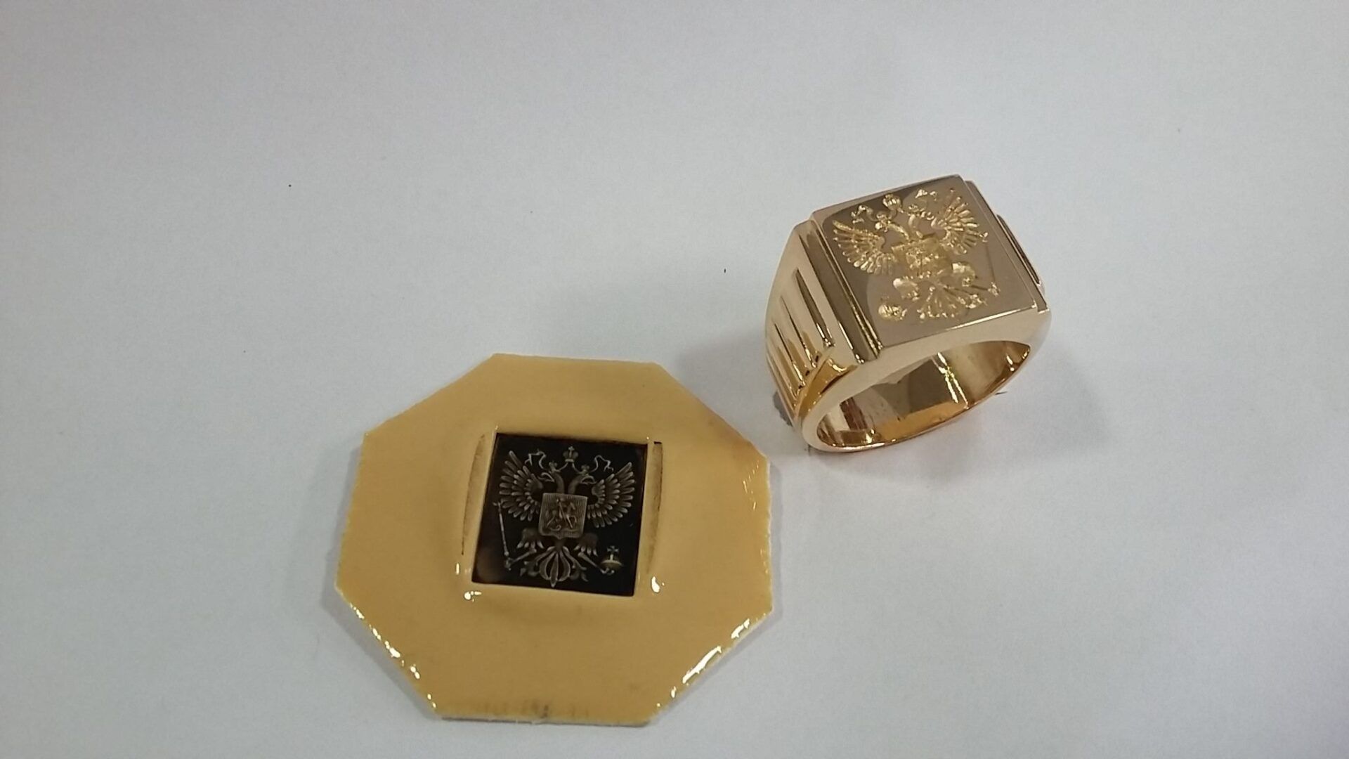 Gravure d'une chevalière