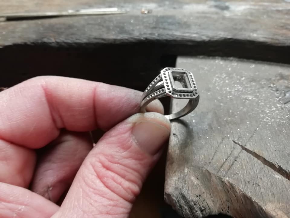Bague en cours de création sans les pierres