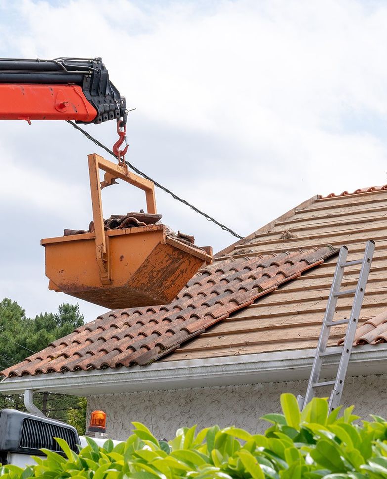 Chantier sur une toiture de maison