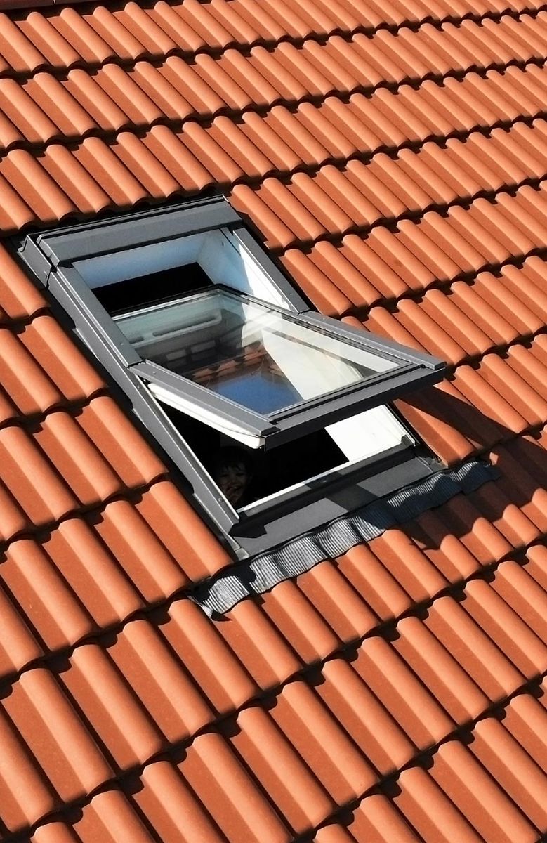 Fenêtre de toit de type Velux® entrouverte