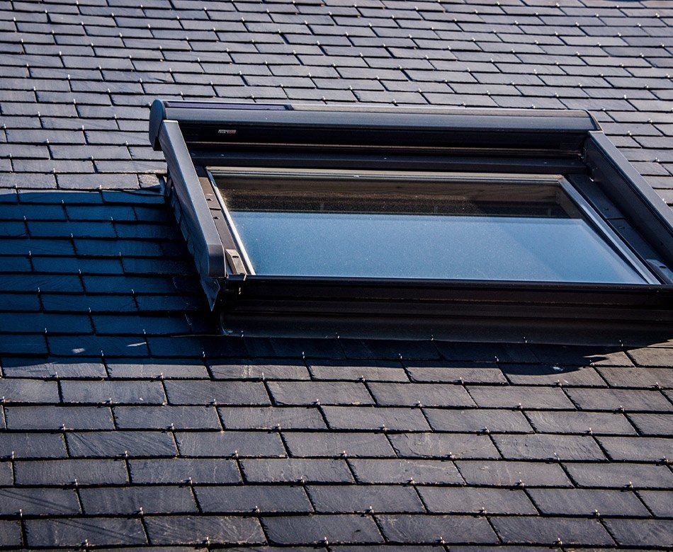 Fenêtre de toit de type Velux® sur une toiture