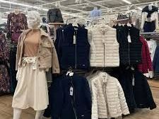 Présentation du rayon textile, vêtements.