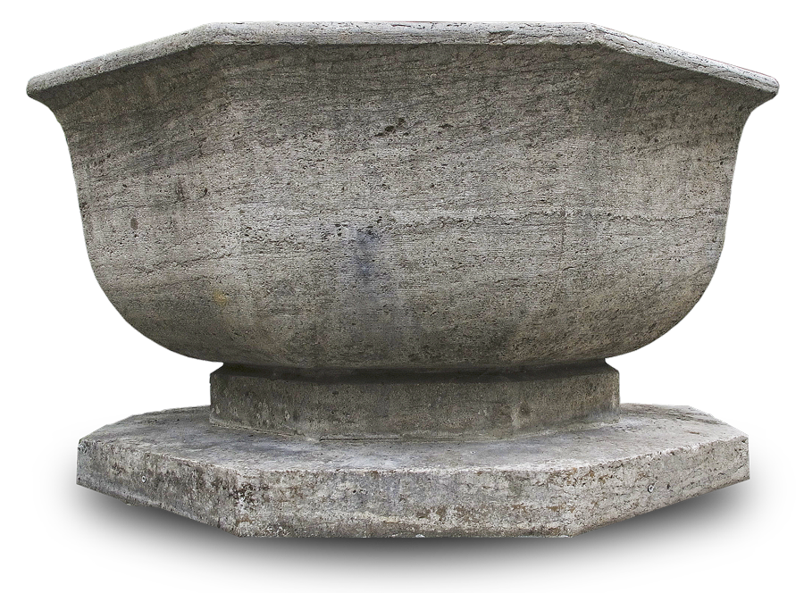 Urne sur piédestal en pierre grise avec un large bol et une base hexagonale sur fond blanc