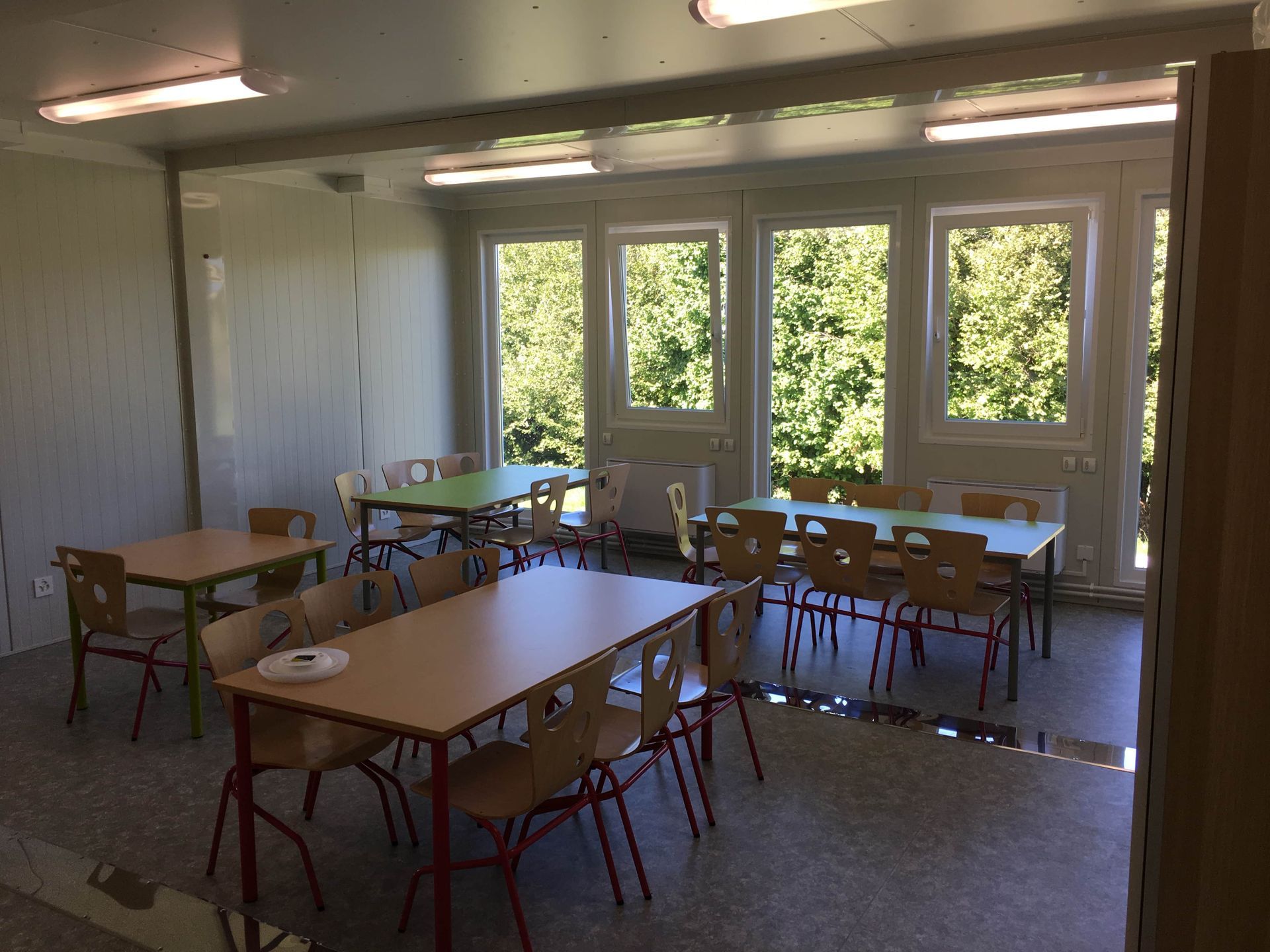 Écoles et UAPE, bâtiments provisoires en Suisse romande - Boxplay SA