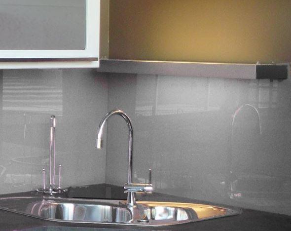 Crédence laquée gris métallisé sur mesure Paris 14