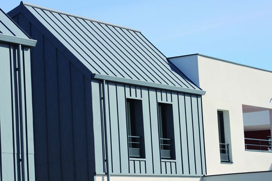 Extension d'habitation avec bardage horizontal en aluminium