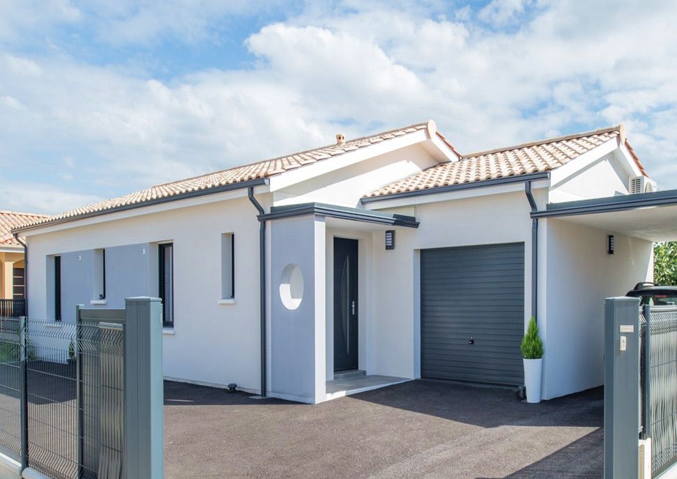 Maison neuve avec gouttière Dal'Alu grise