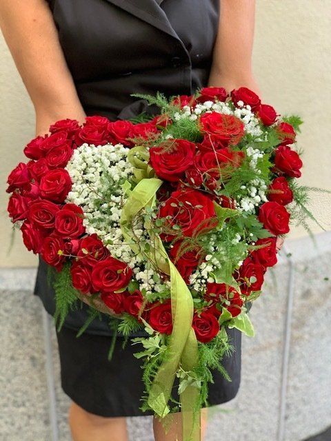 Surukukat - Ainanlinnan Kukka ja Hautauspalvelu Oy