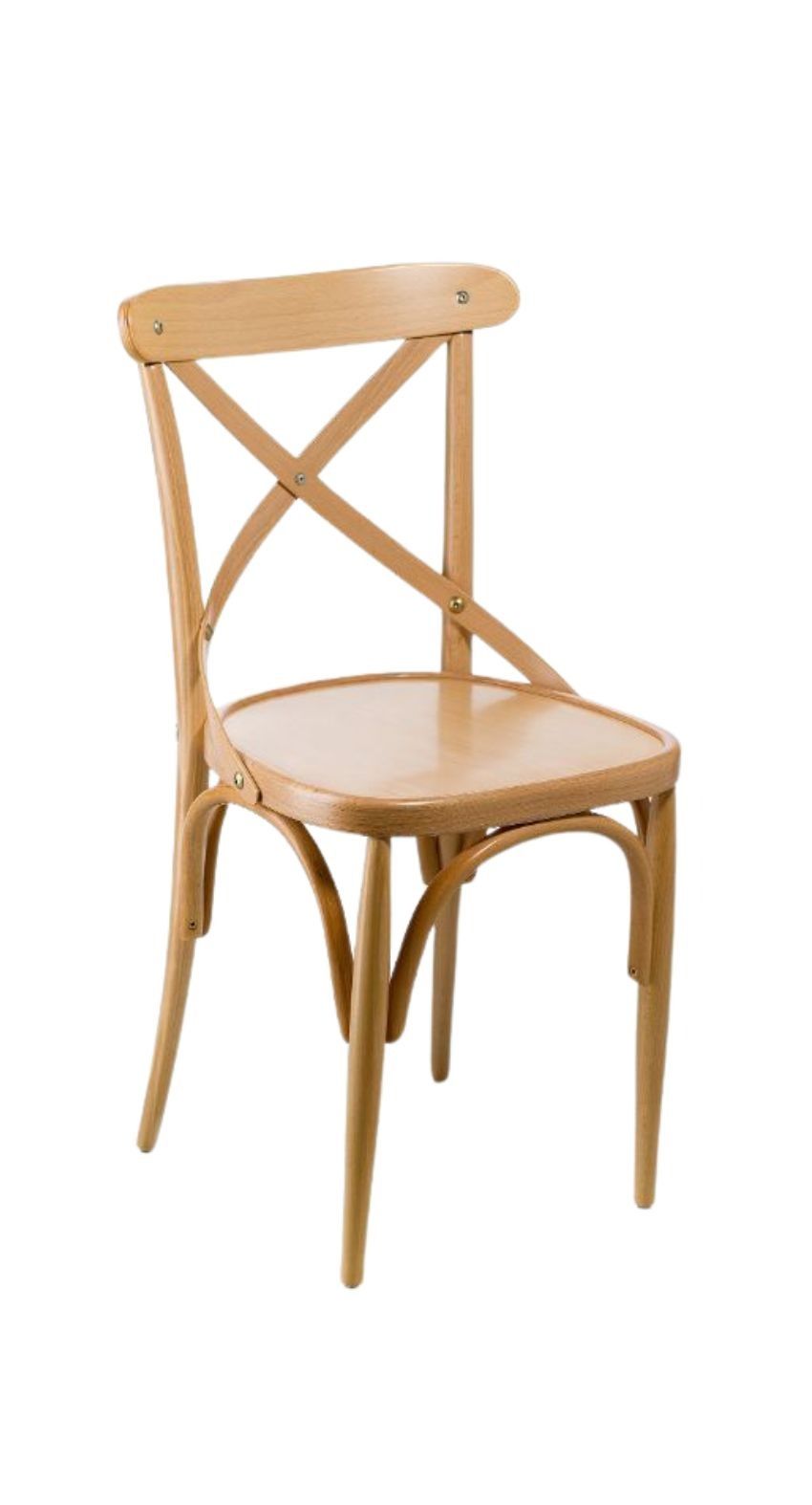 Una silla de madera con respaldo cruzado sobre un fondo blanco.