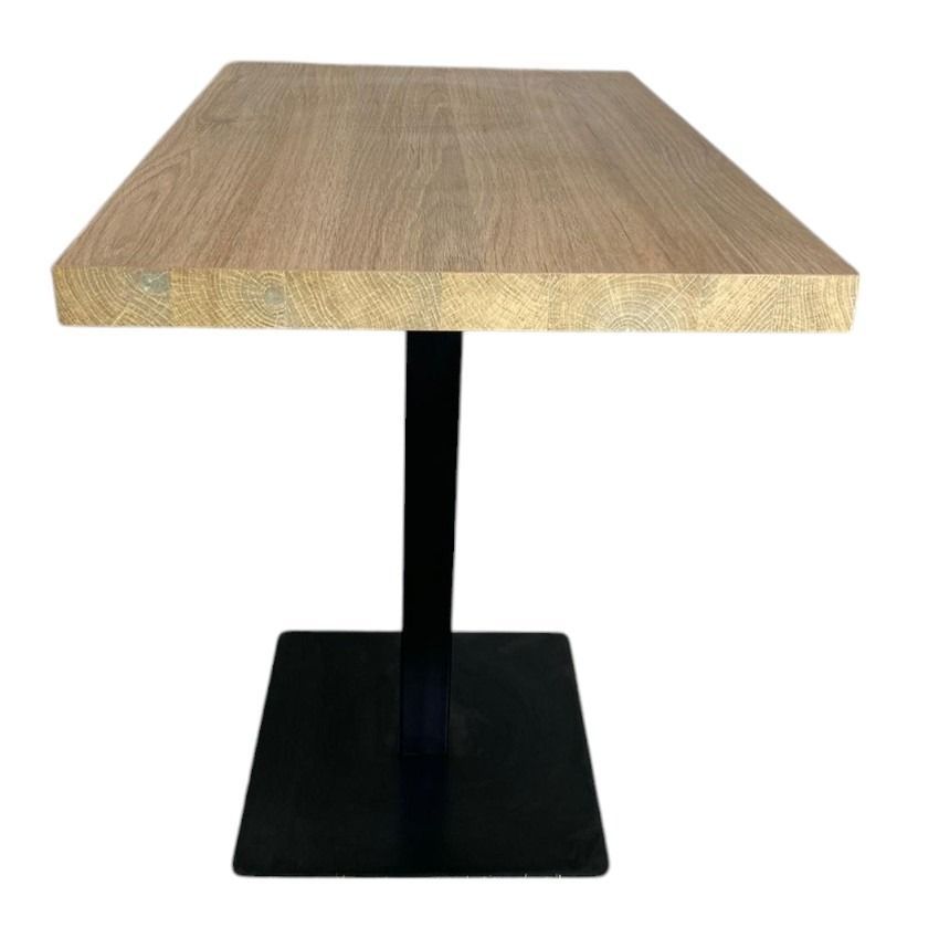 Una mesa con tapa de madera y base negra