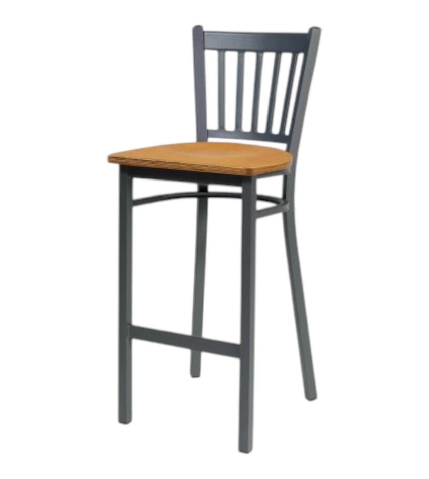Un taburete de bar gris con asiento de madera sobre un fondo blanco.
