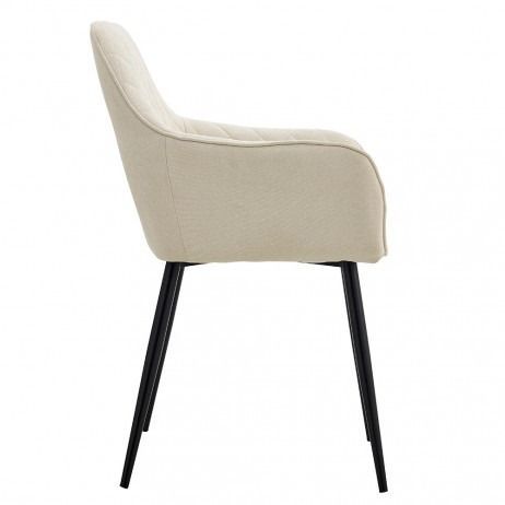 Una silla blanca con patas negras sobre un fondo blanco.