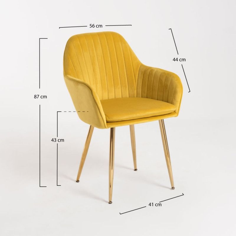 Una silla amarilla con patas doradas sobre un fondo blanco.