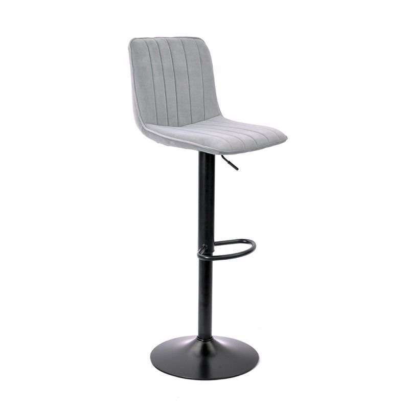 Un taburete de bar azul con una base negra sobre un fondo blanco.