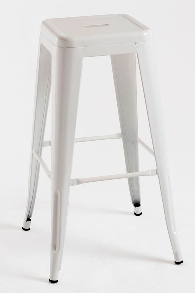 Un taburete de bar negro con tapa cuadrada sobre un fondo blanco.