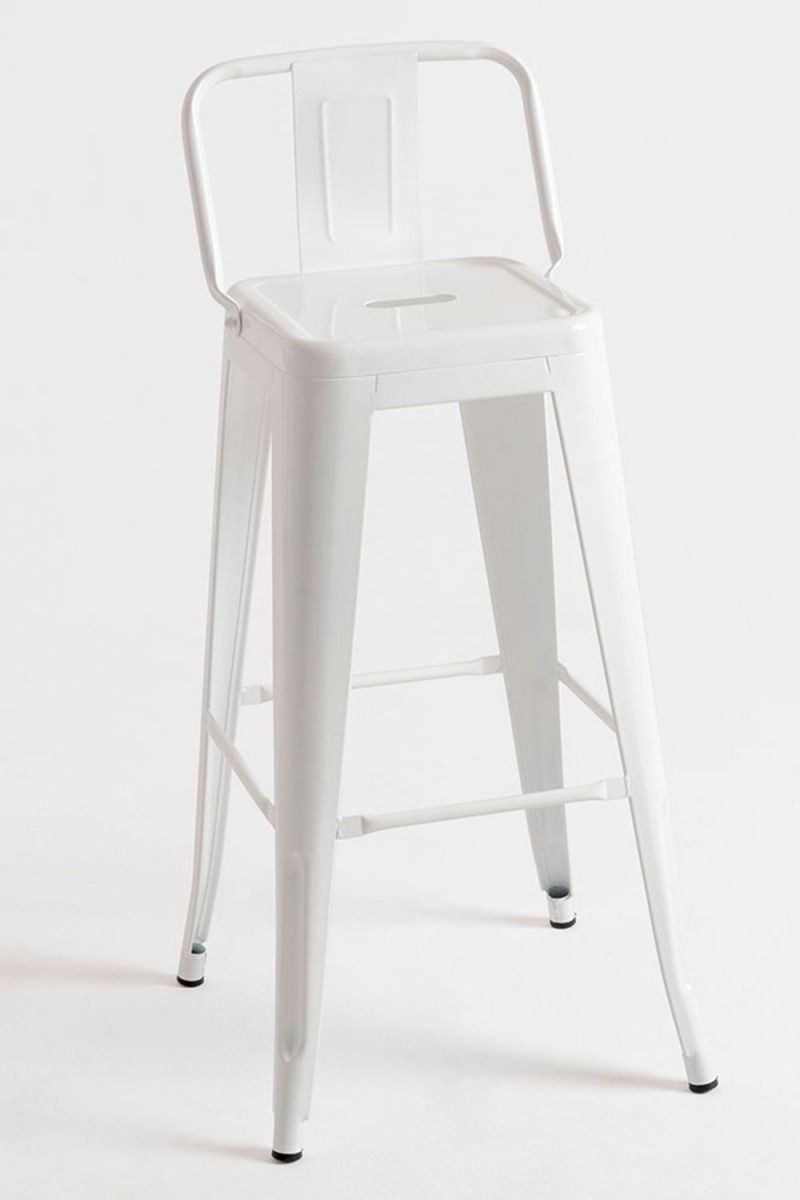 Un taburete de bar amarillo con respaldo sobre un fondo blanco.