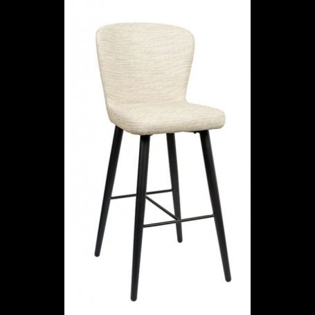 Un taburete de bar verde con patas negras sobre un fondo blanco.