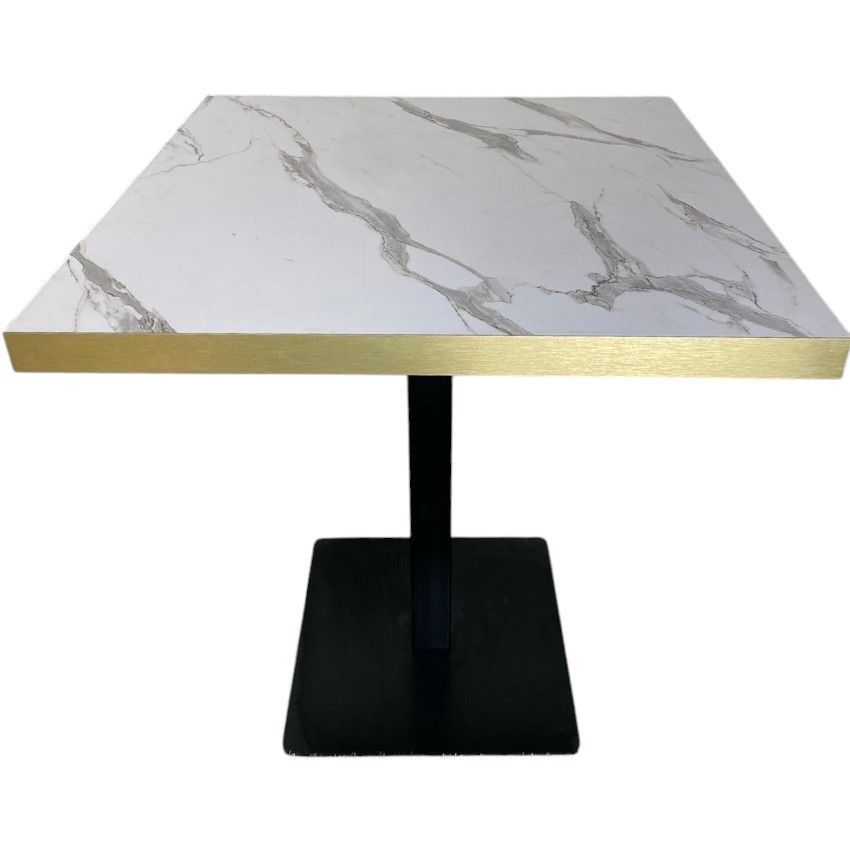 Una mesa cuadrada con tapa de mármol y base negra.