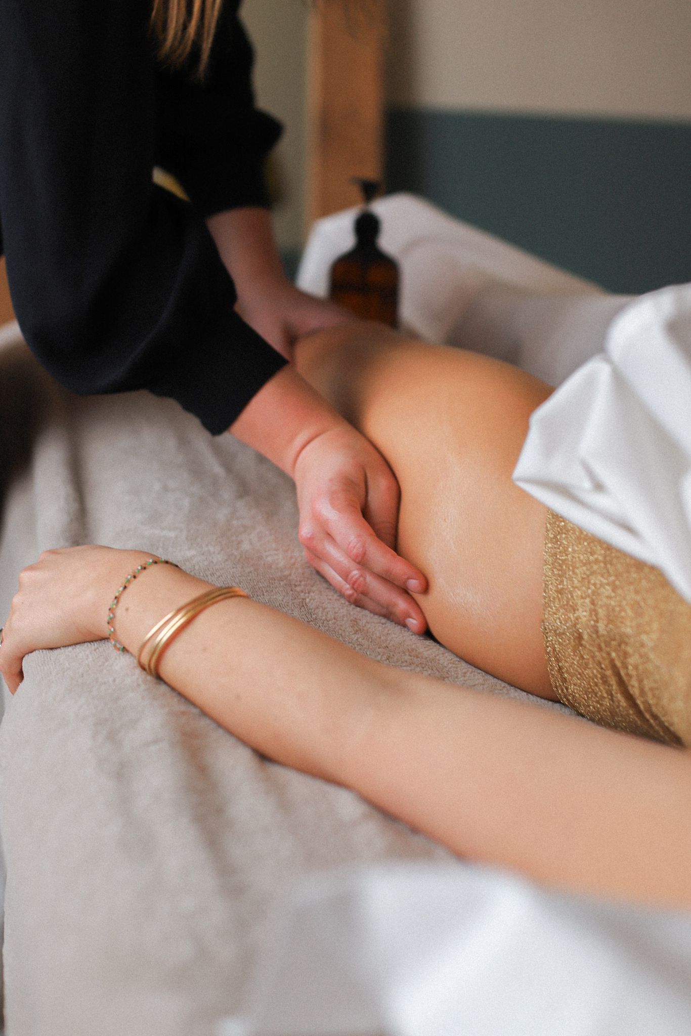 Un massage de la jambe