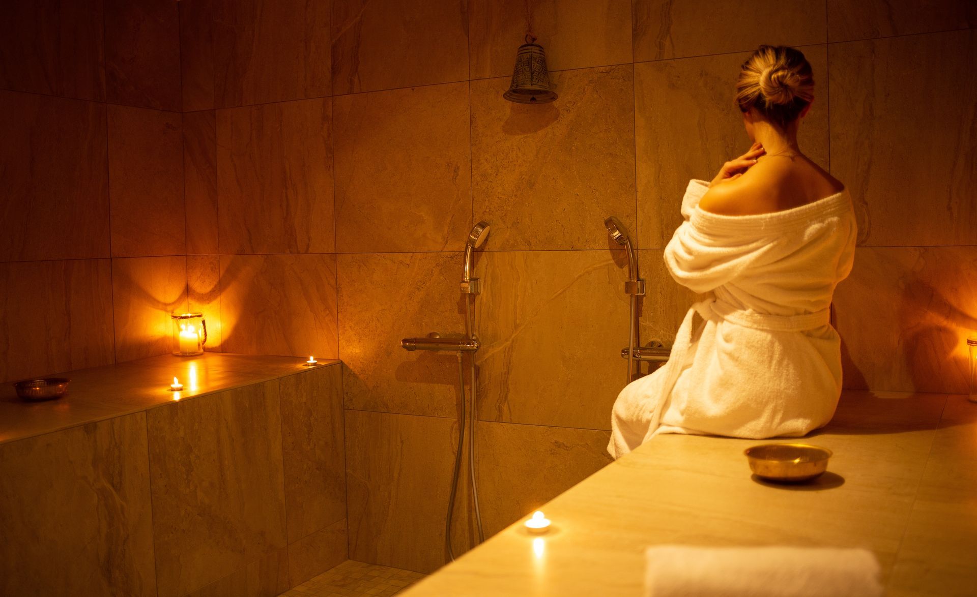 Une femme dans un hammam