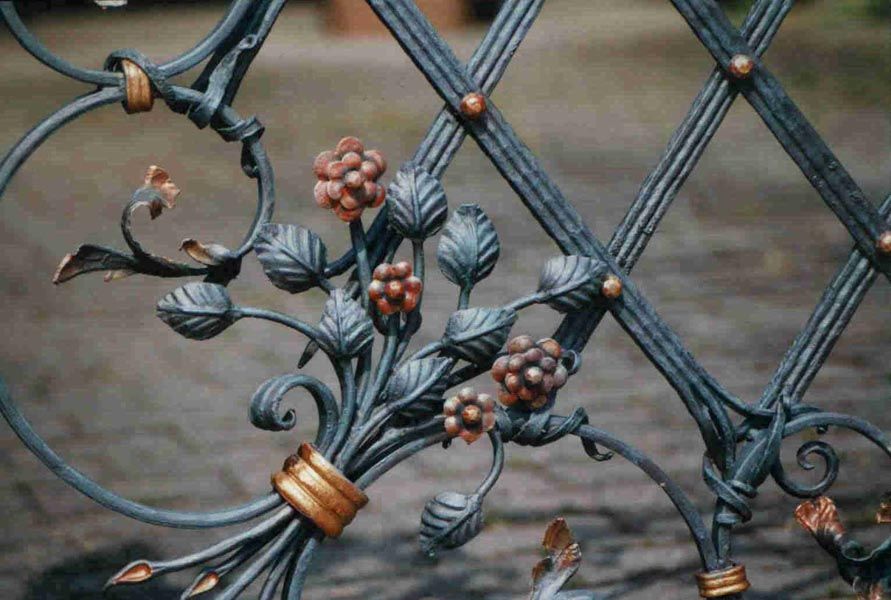 Anstrich Zaun mit Ornamenten