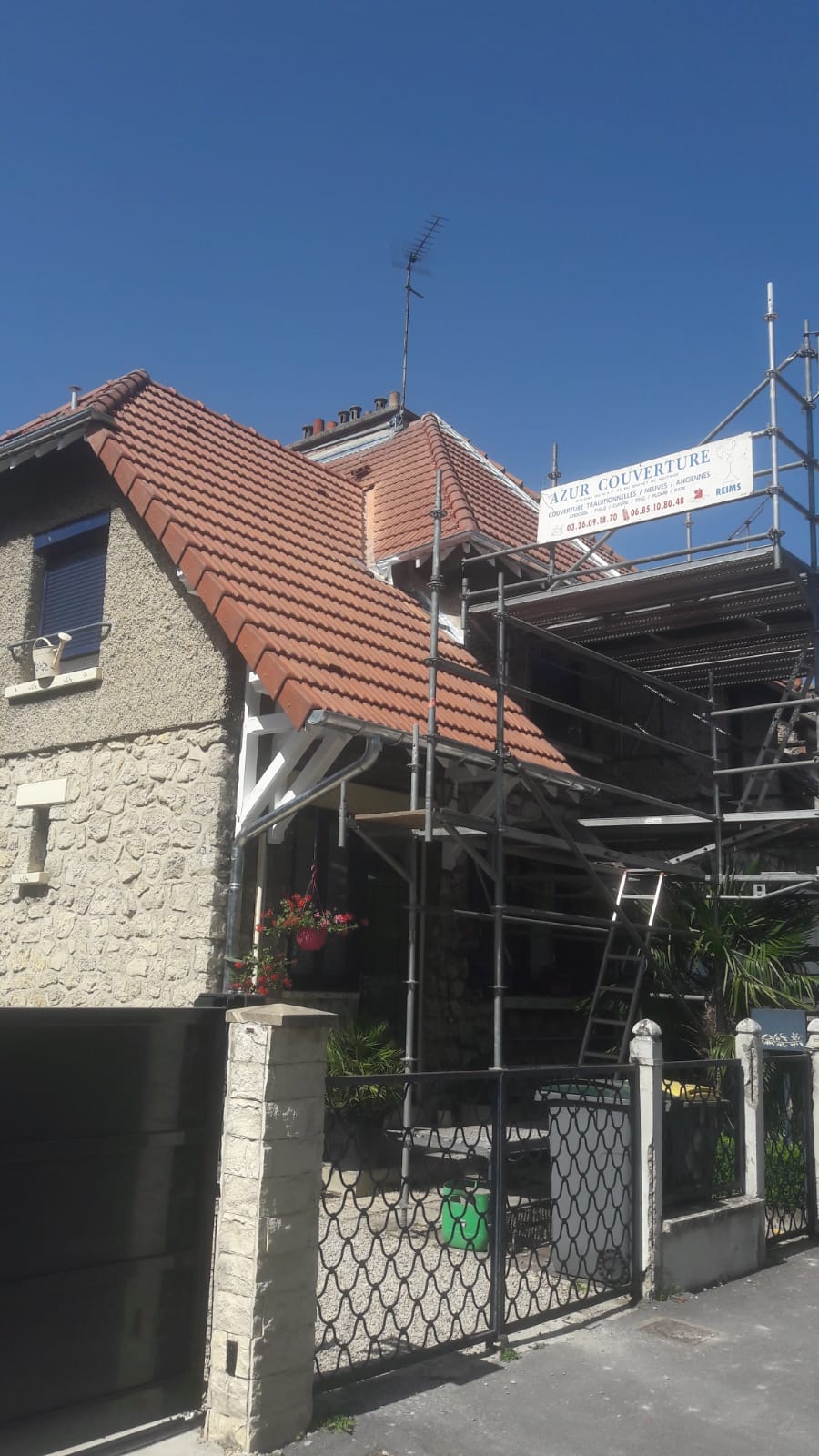 Maison toiture en tuiles